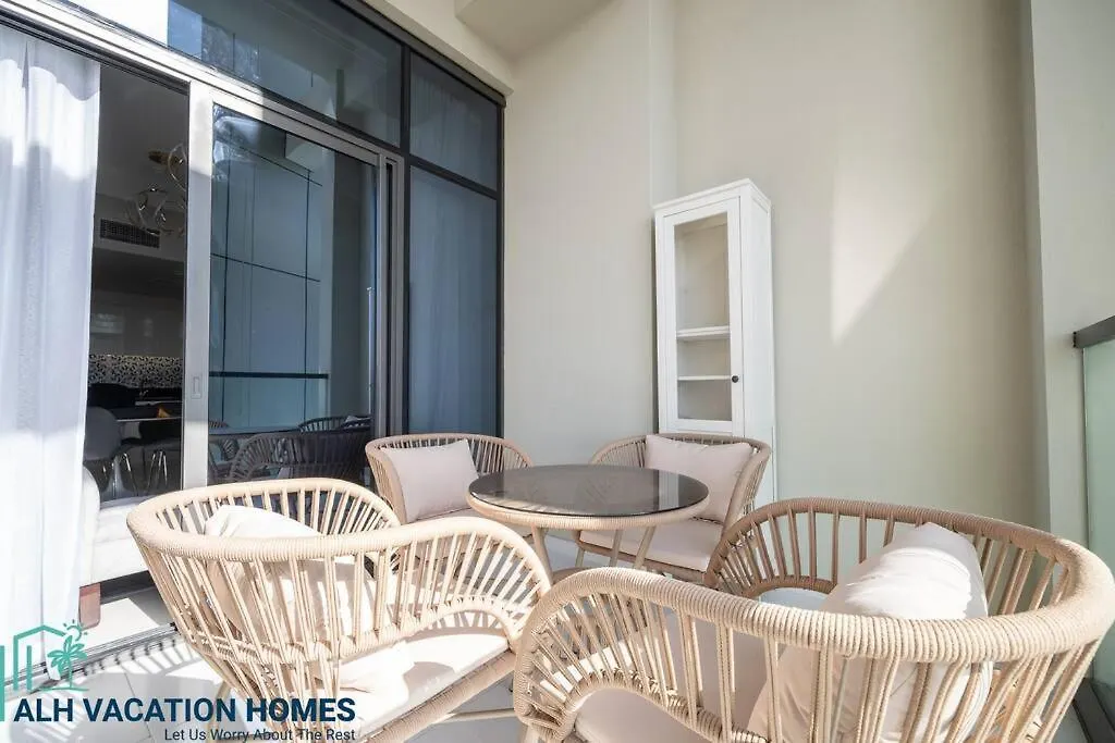 Aykon City 2 Bedroom Burj View Dubaj
